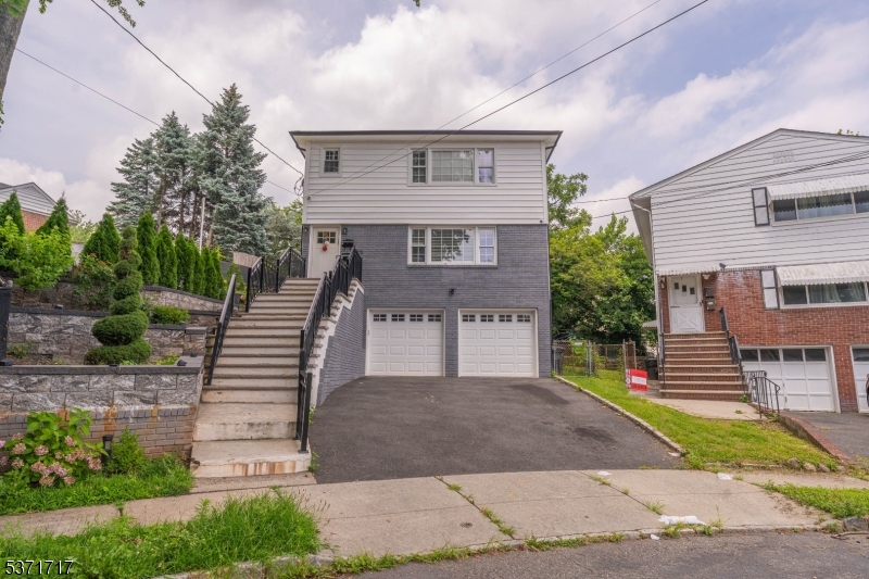 25 Evelyn Ct