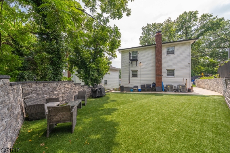 25 Evelyn Ct