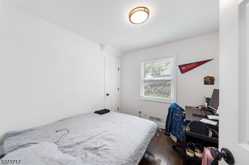 25 Evelyn Ct