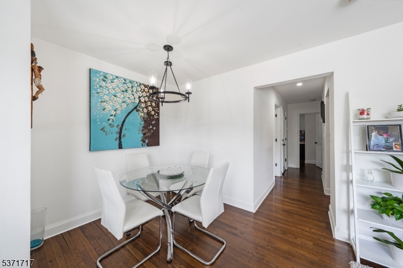 25 Evelyn Ct