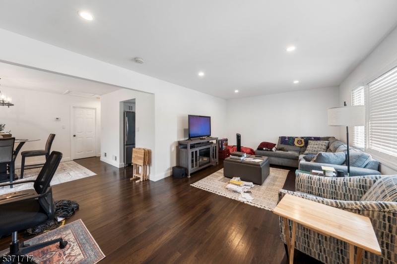 25 Evelyn Ct