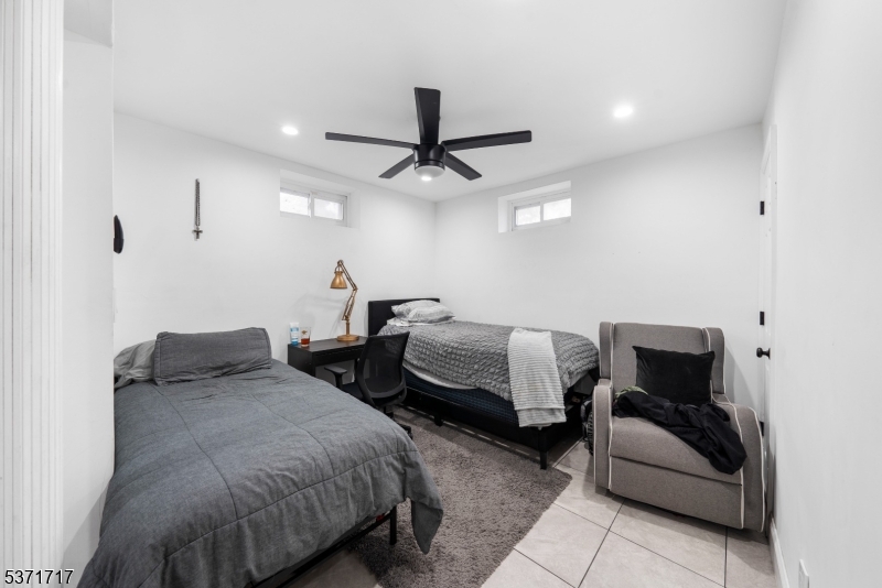 25 Evelyn Ct