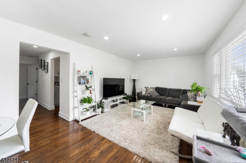 25 Evelyn Ct