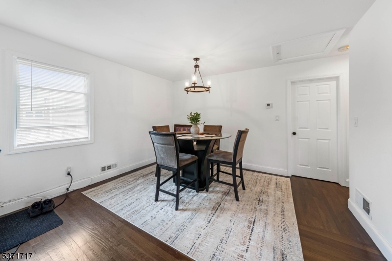 25 Evelyn Ct