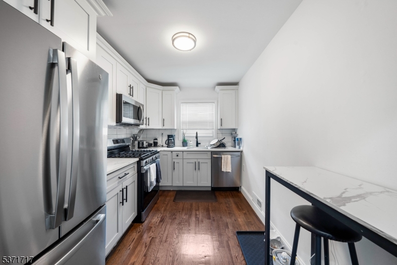 25 Evelyn Ct