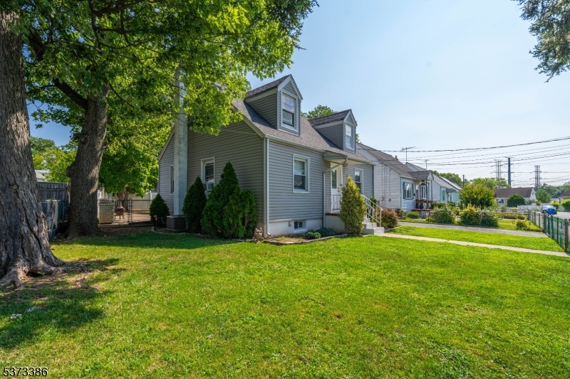 407 Alden Rd