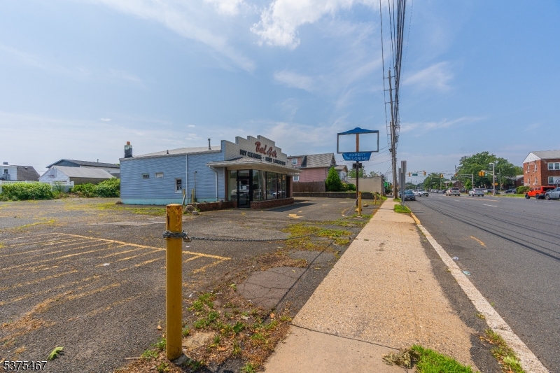 1918 E Saint Georges Ave