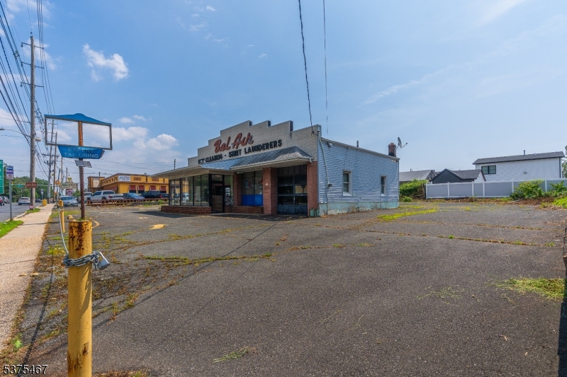 1918 E Saint Georges Ave