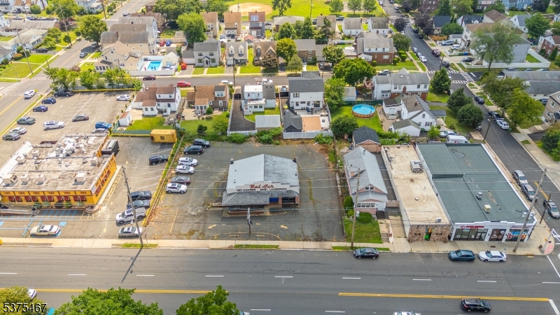 1918 E Saint Georges Ave