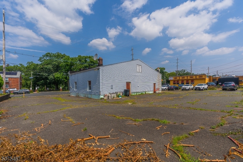 1918 E Saint Georges Ave