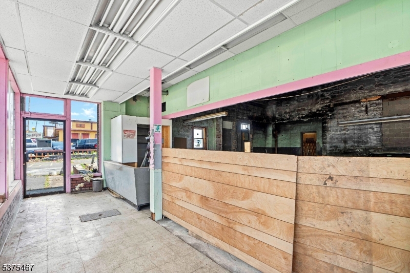 1918 E Saint Georges Ave