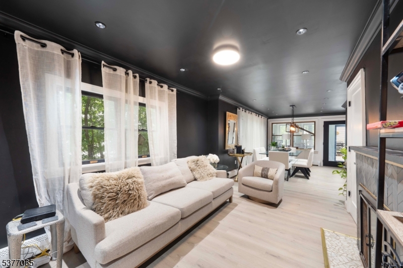 8 Hillside Ave