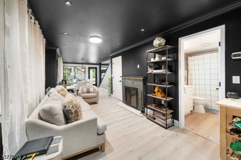 8 Hillside Ave