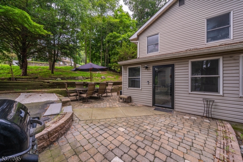 8 Hillside Ave