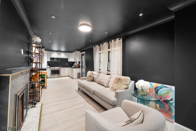 8 Hillside Ave