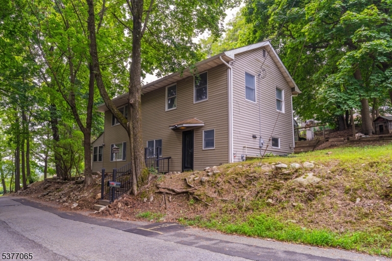 8 Hillside Ave