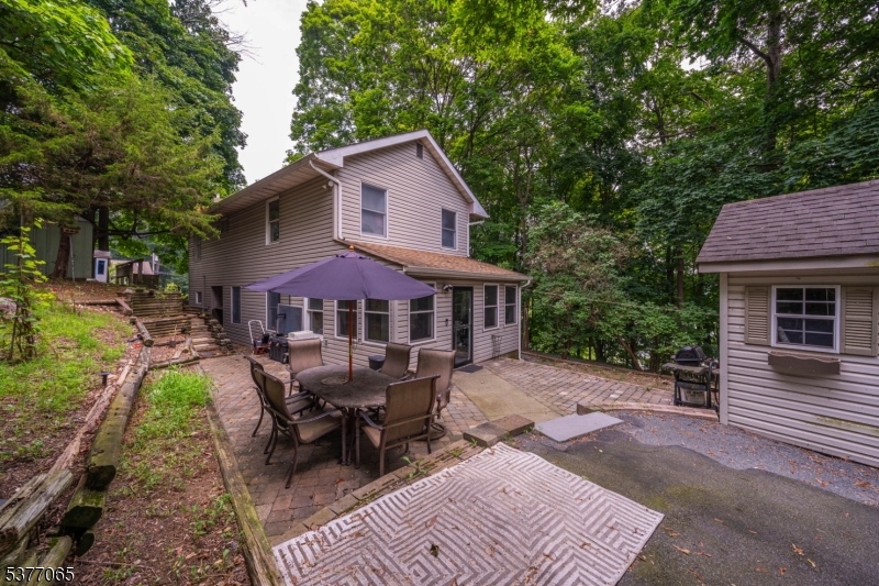 8 Hillside Ave
