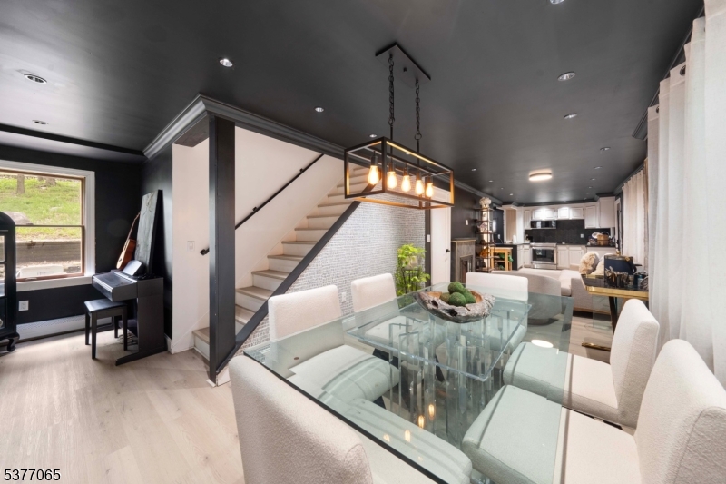 8 Hillside Ave
