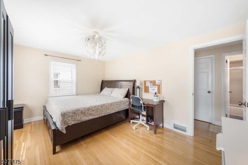19 Pine St