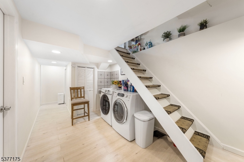 19 Pine St