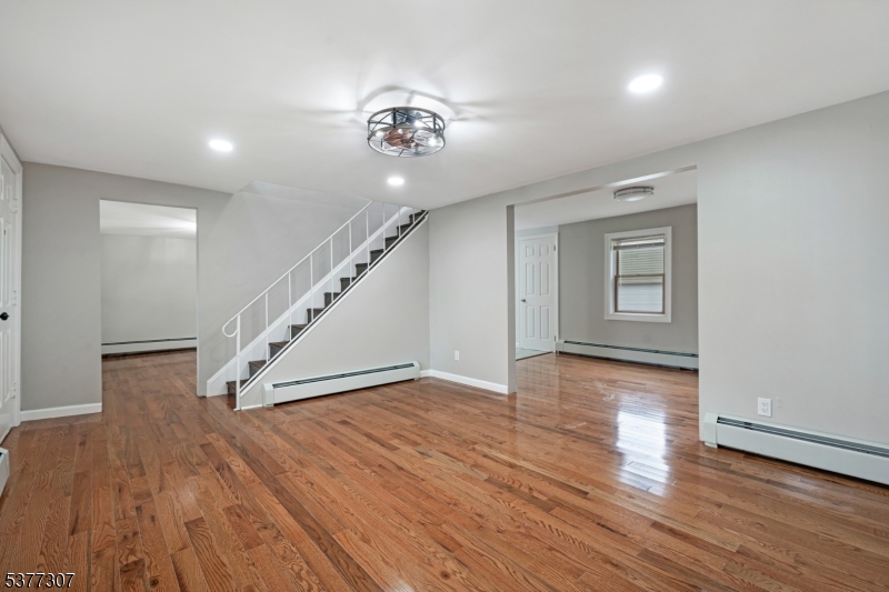 223 Henry St