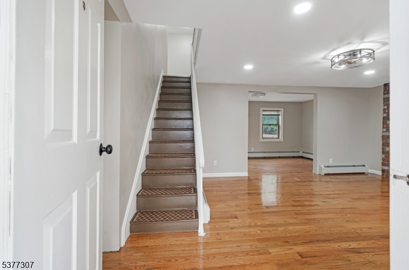 223 Henry St