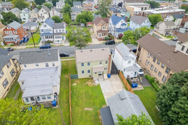 223 Henry St