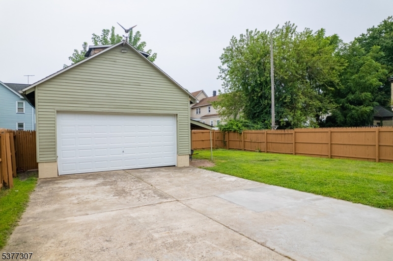 223 Henry St