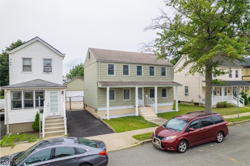 223 Henry St