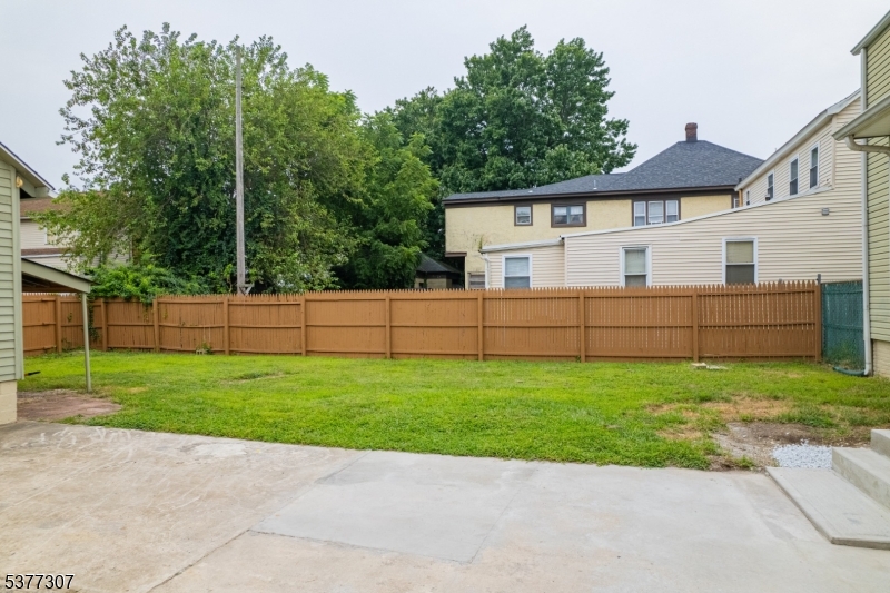 223 Henry St