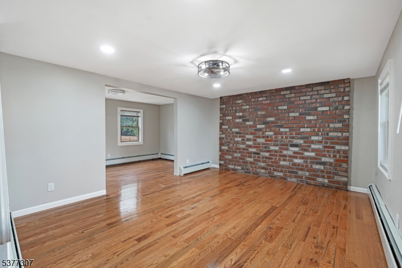 223 Henry St