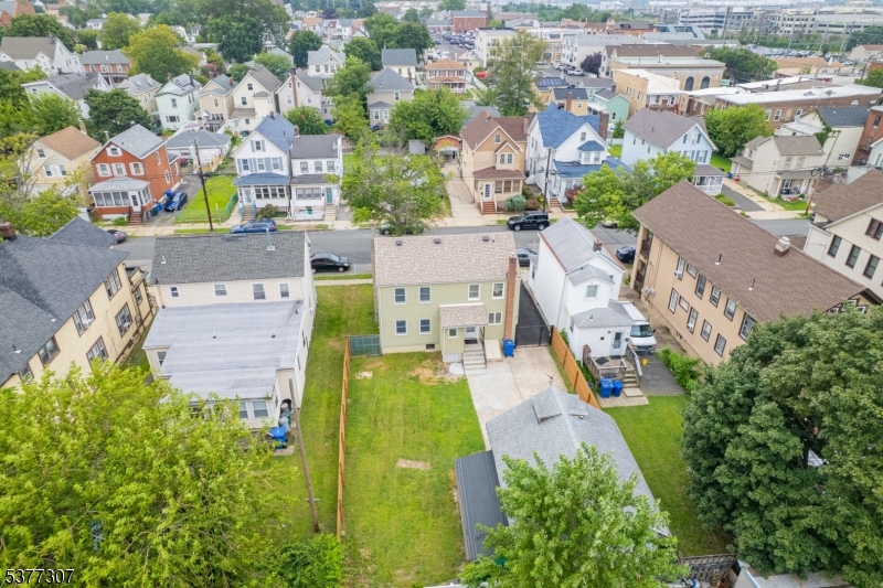 223 Henry St