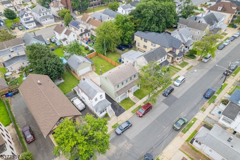 223 Henry St
