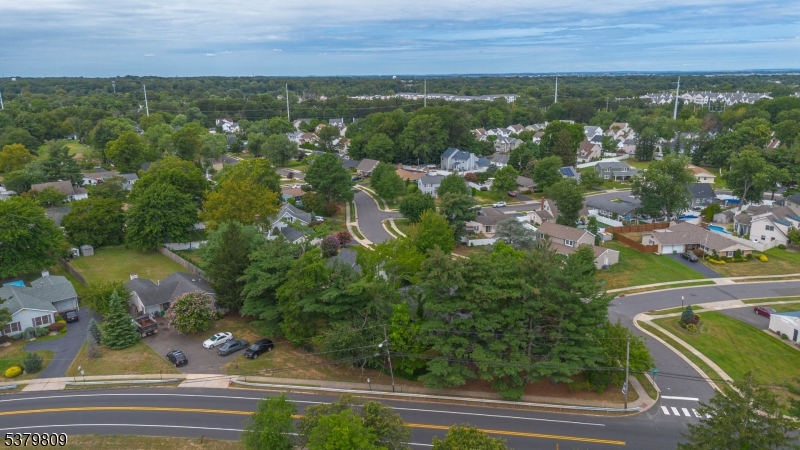 70 Northland Ln