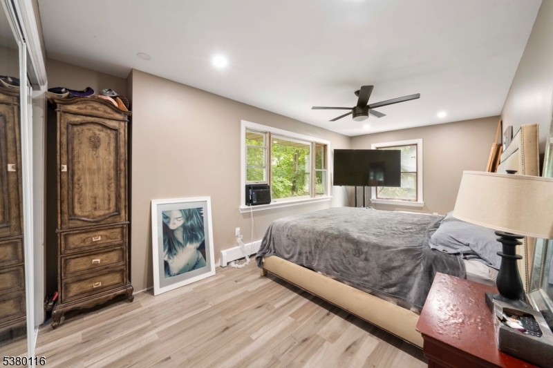 8 Hillside Ave
