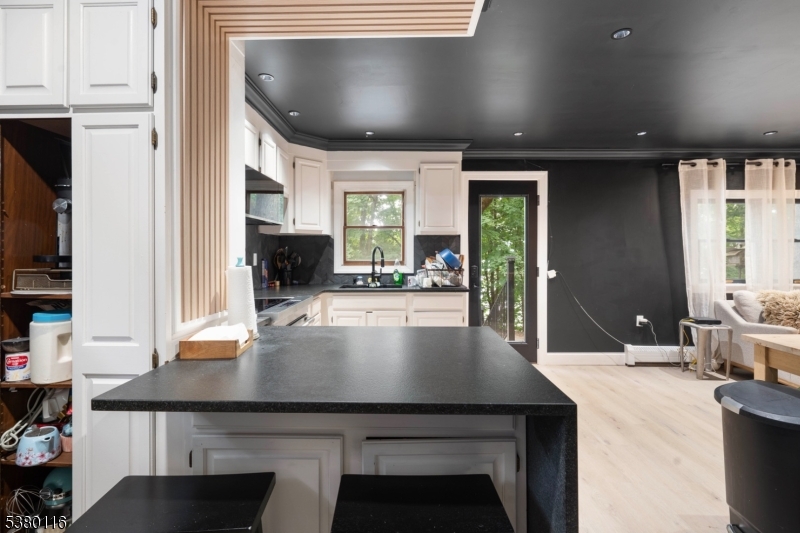 8 Hillside Ave