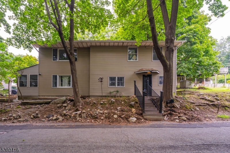 8 Hillside Ave