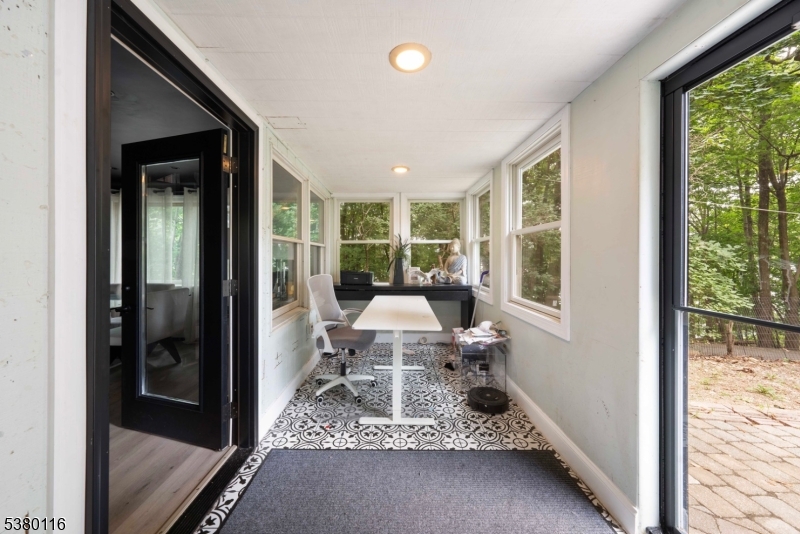 8 Hillside Ave