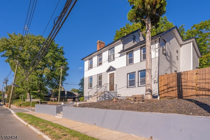 1369 Saint Georges Ave