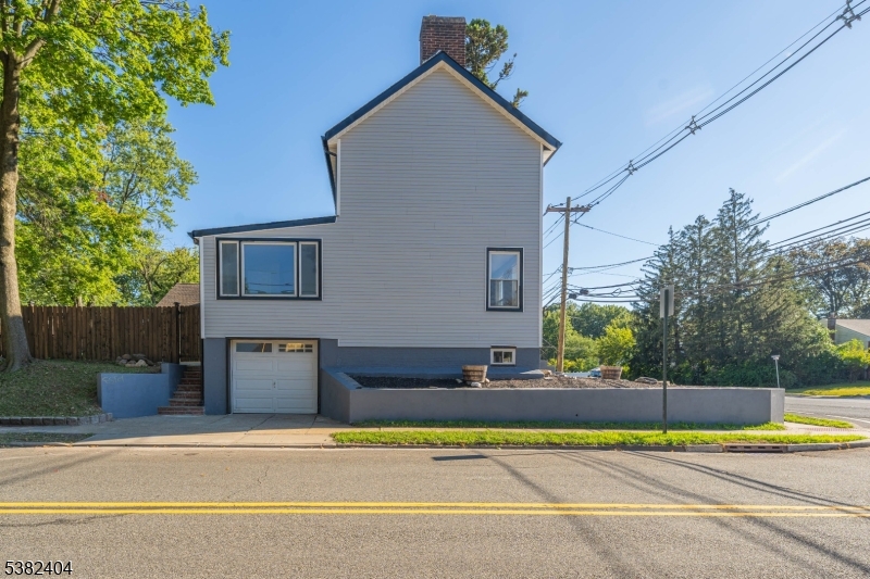 1369 Saint Georges Ave