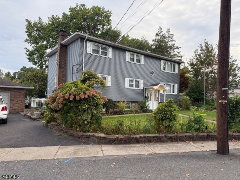 126 Hawthorne Ave