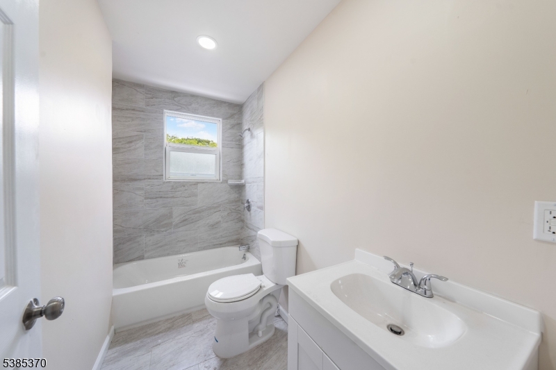 115 Jefferson Ave