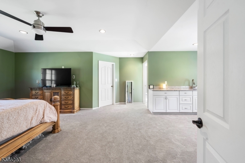 851 Woodbury Dr