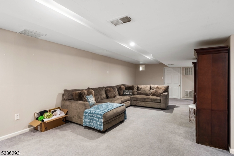 851 Woodbury Dr