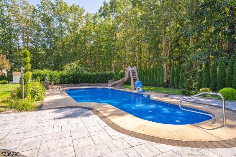 851 Woodbury Dr