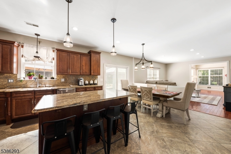851 Woodbury Dr