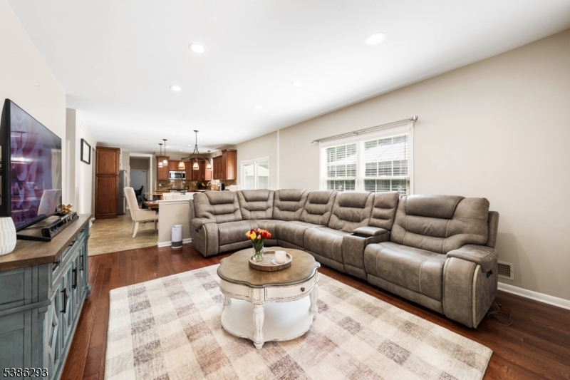851 Woodbury Dr