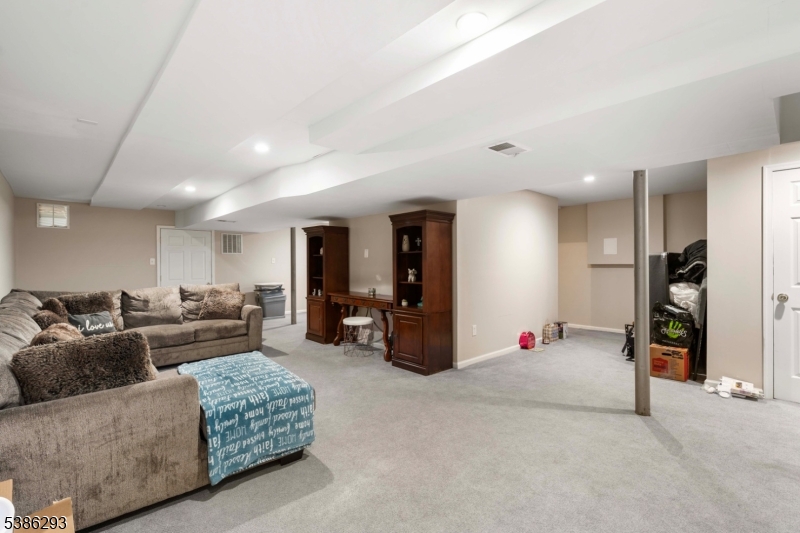 851 Woodbury Dr