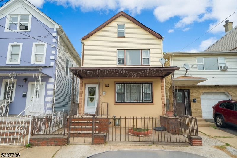 555 Fulton St
