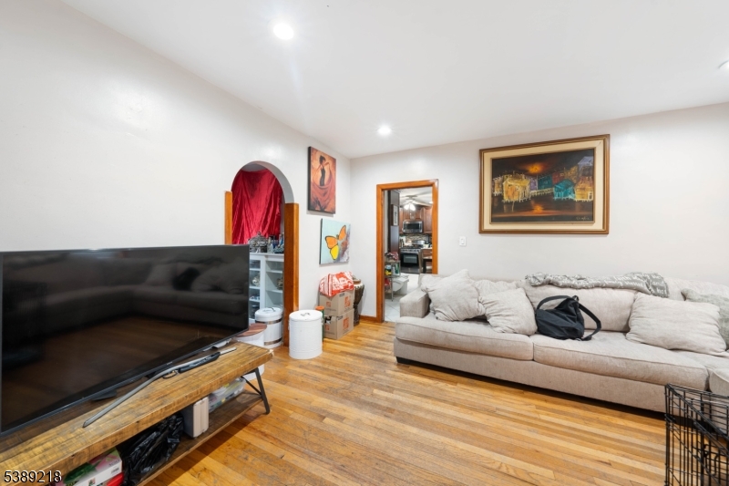 336 John St